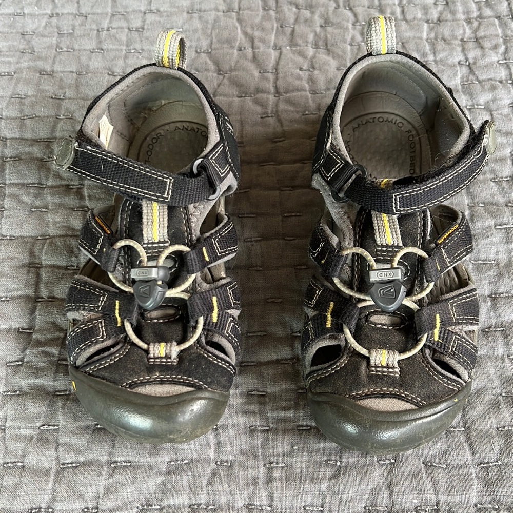 Keen Water Shoes Size 1 black